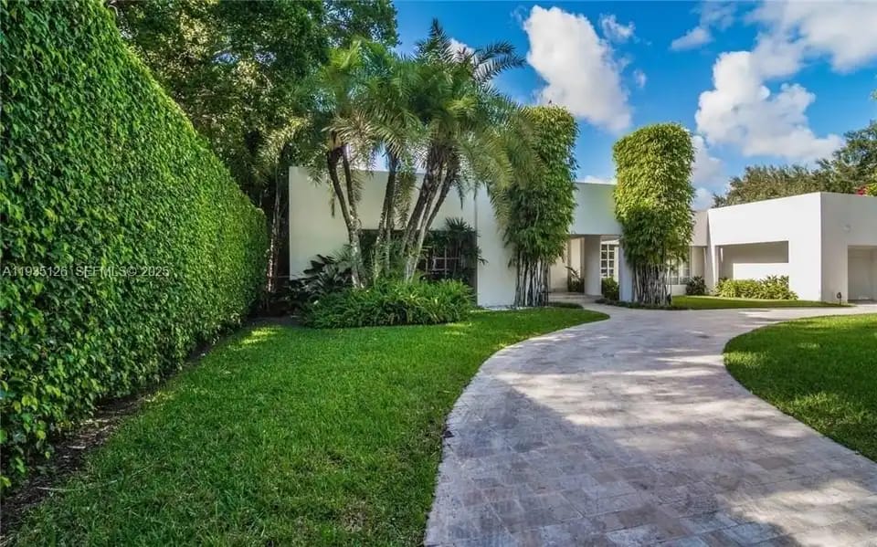 3020 Brickell Ave #3020 Miami, FL 33129 Coconut Grove