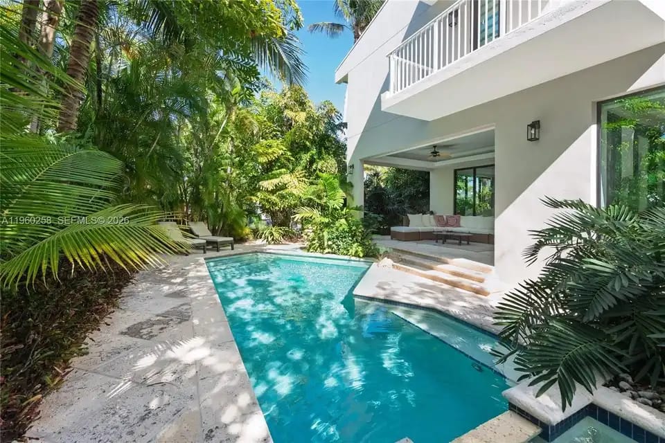 650 Curtiswood Dr Key Biscayne, FL 33149